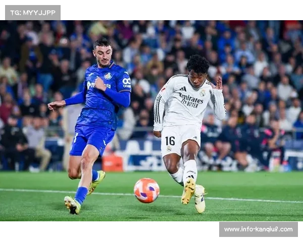 塞维利亚后卫解围失误送乌龙，对手笑纳大礼